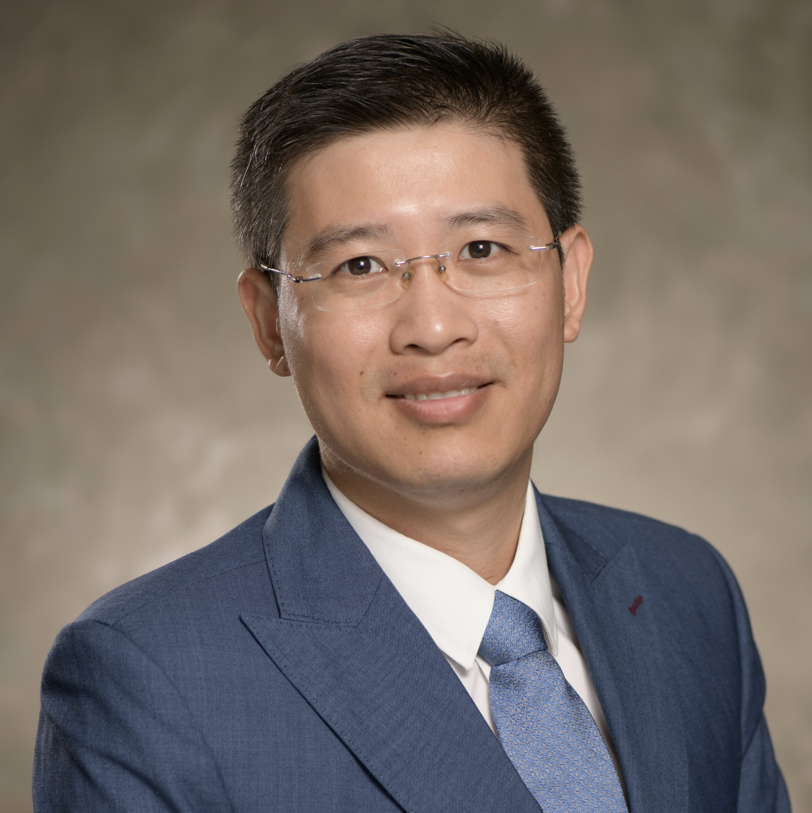Phuong Cao headshot